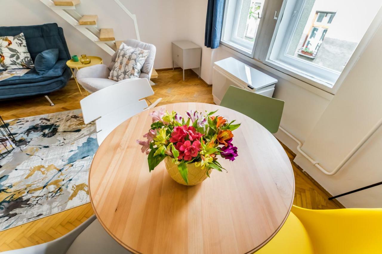 Bpr Azure Desire Studio Budapest Bagian luar foto